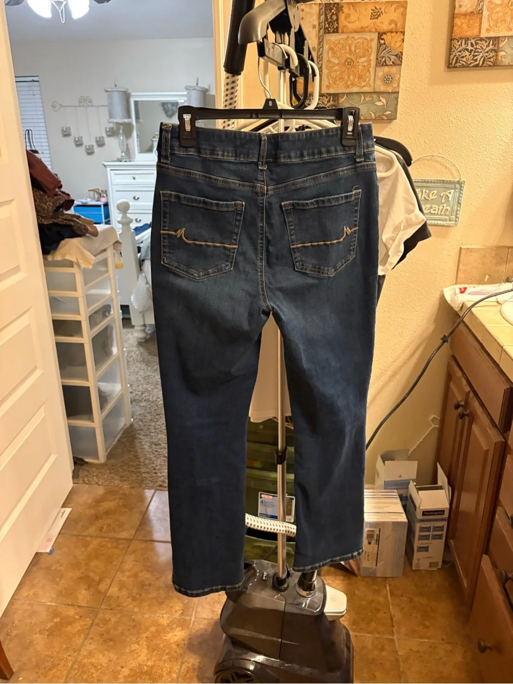 Women’s Straight Leg Jeans in Dark Blue -